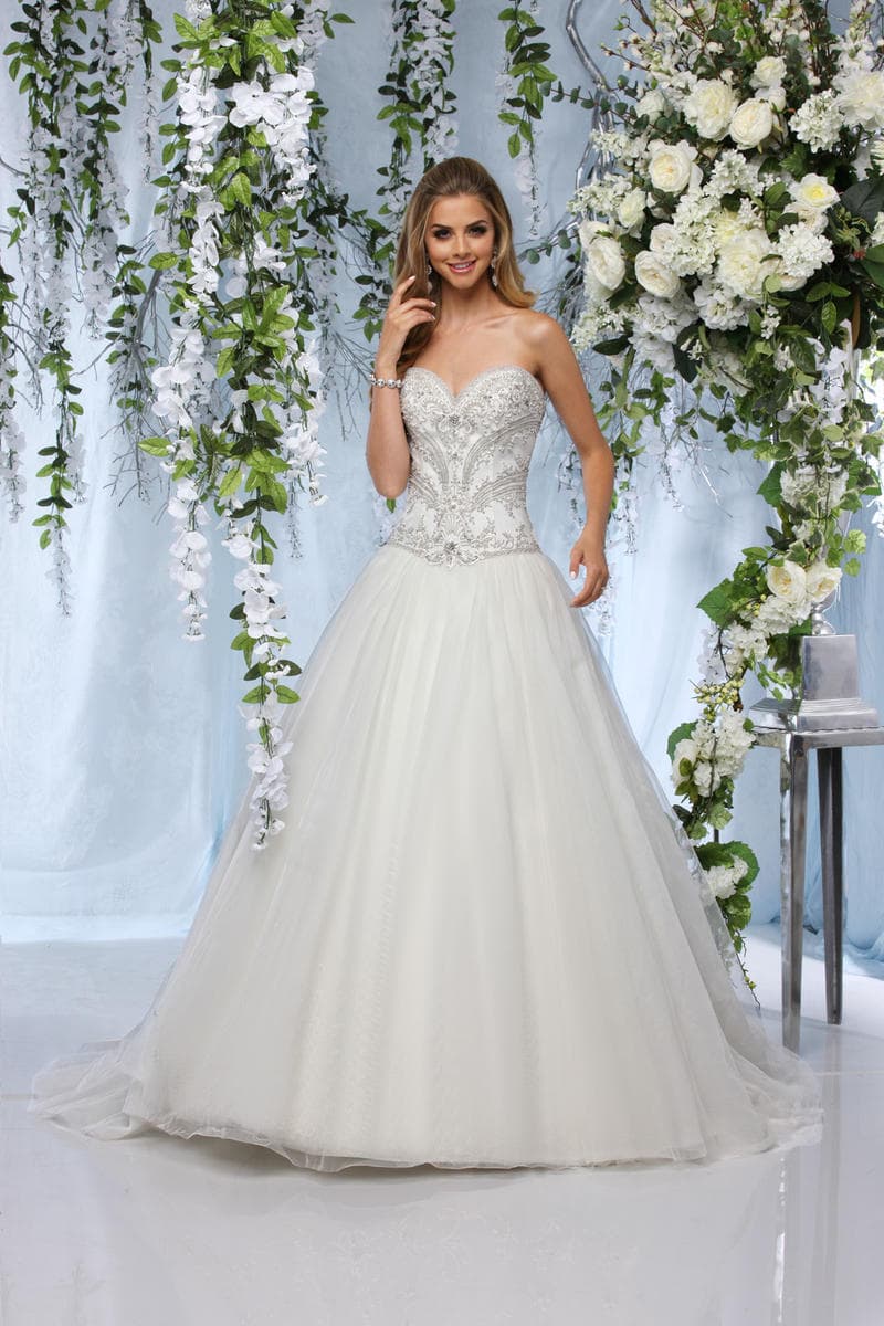 Vestido de novia estilo princesa en alquiler — Just Novias Madrid